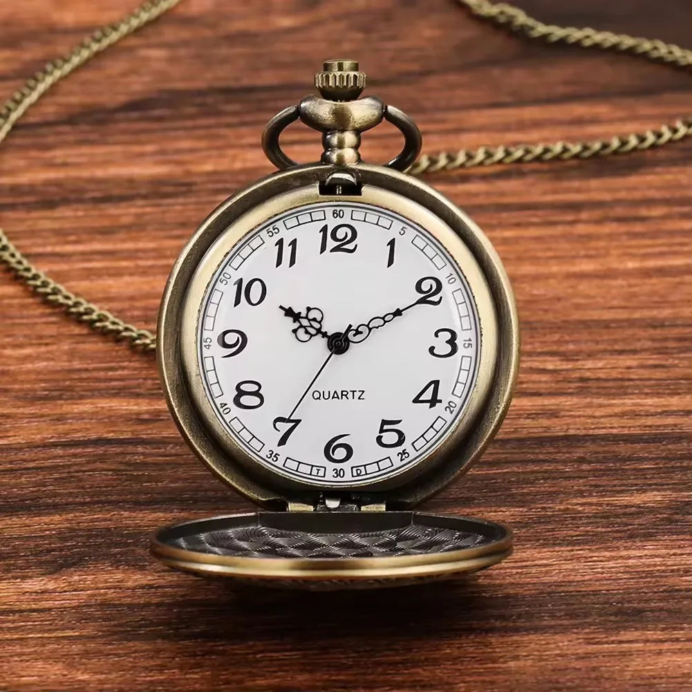 ⏳ Le temps appartient aux guerriers. Porte un symbole chargé de puissance et de mystère.
