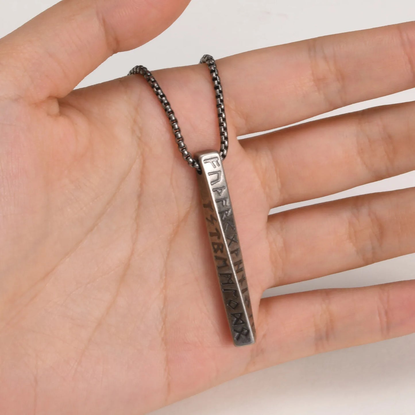 Collier Runes Viking – Force et Protection du Nord