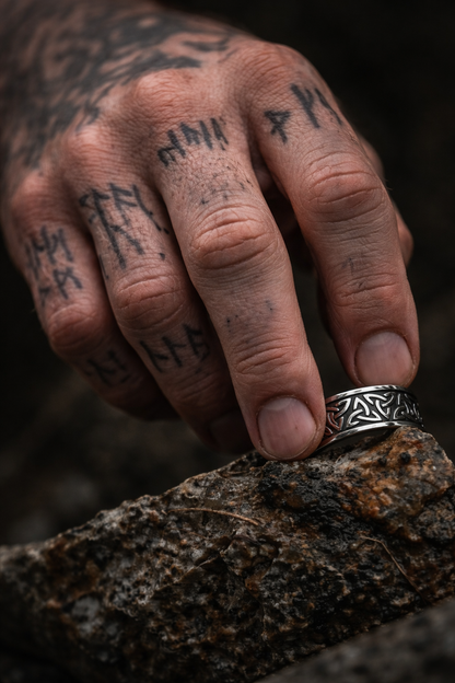 ⚔️ Symbole sacré du Valknut lié à Odin et aux guerriers tombés au combat. - Nordikfuri