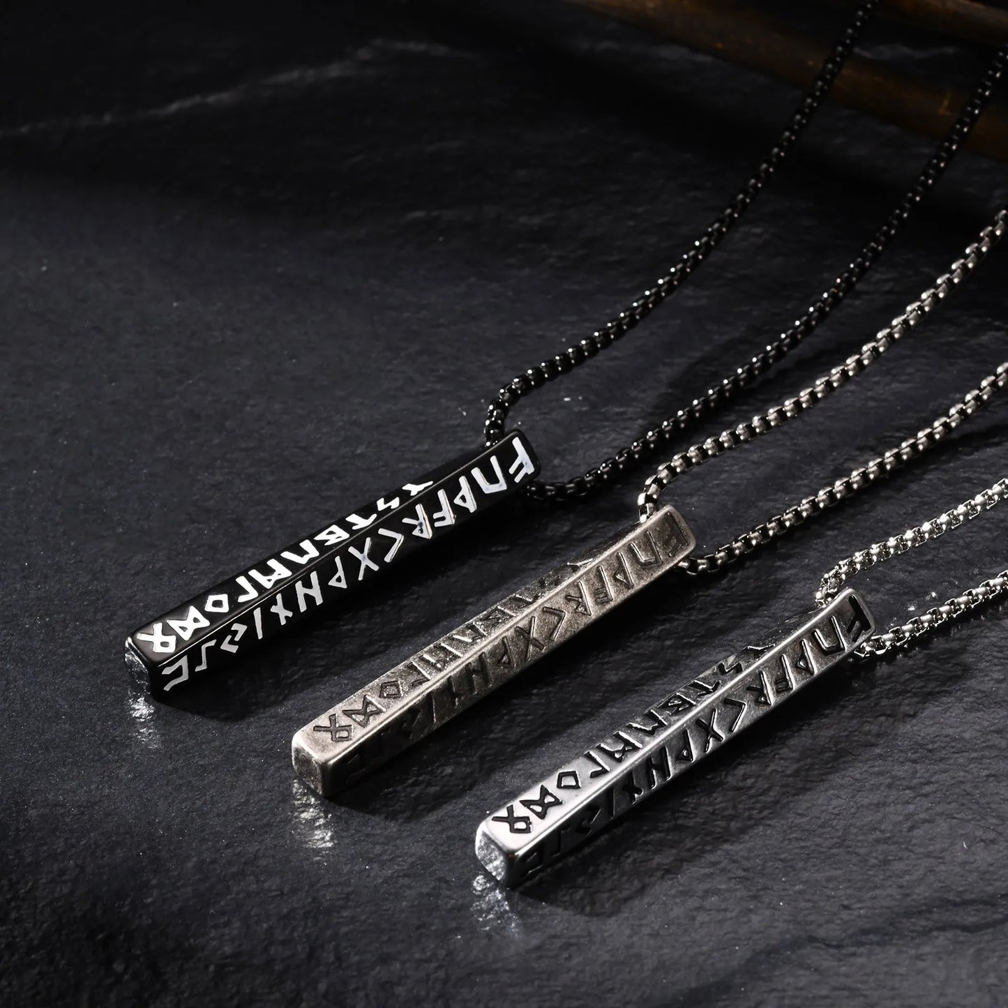Collier Runes Viking – Force et Protection du Nord