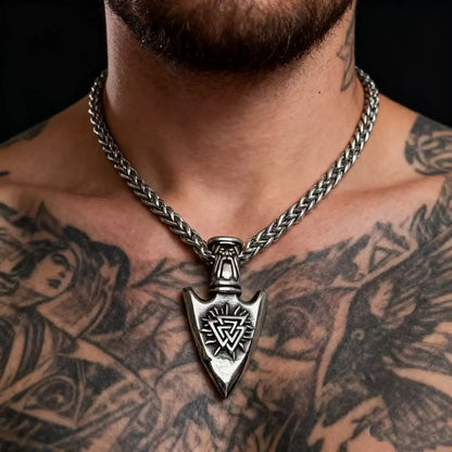 ⚔️ Incarnez la force d’Odin et affirmez votre style avec un bijou au symbole puissant.